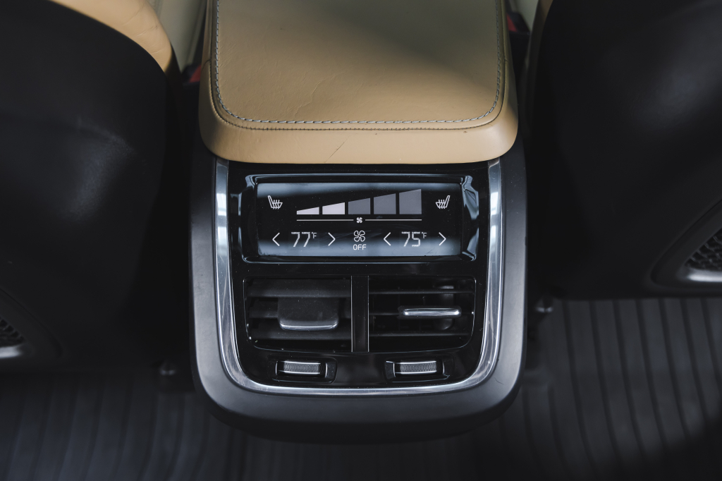 Volvo XC90 2015 photo 31