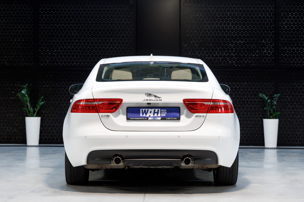 Jaguar XE 25T 2017 photo 6