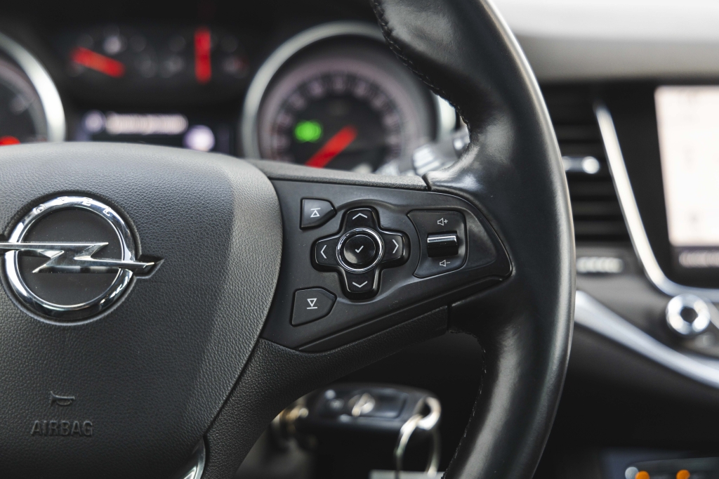 Opel Astra K 2016 photo 31