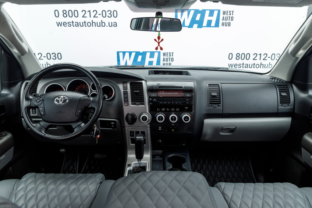 Toyota Sequoia SR5 2012 photo 23