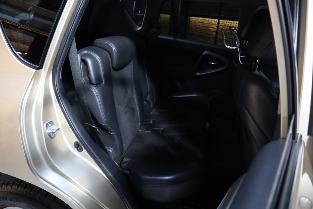 Toyota RAV4 2011 photo 28