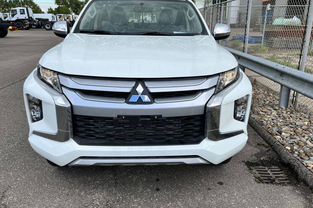 Mitsubishi L200 4x4 2.5D GLX Double Cab 2023 фото 1