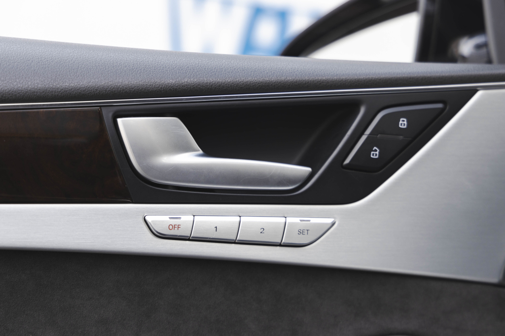 Audi A8 2015 фото 14