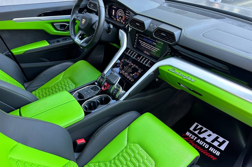 Lamborghini Urus 2019 фото 17
