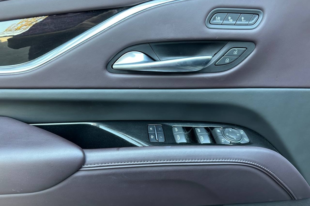 Cadillac Escalade Platinum 4WD 2022 фото 14