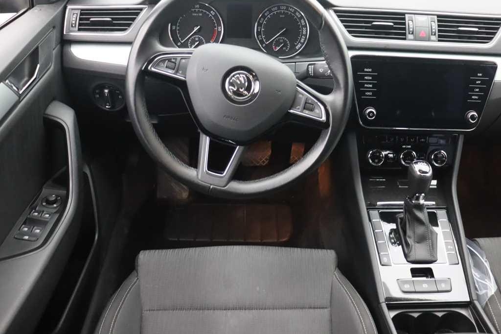 Skoda Superb Combi 2017 photo 2