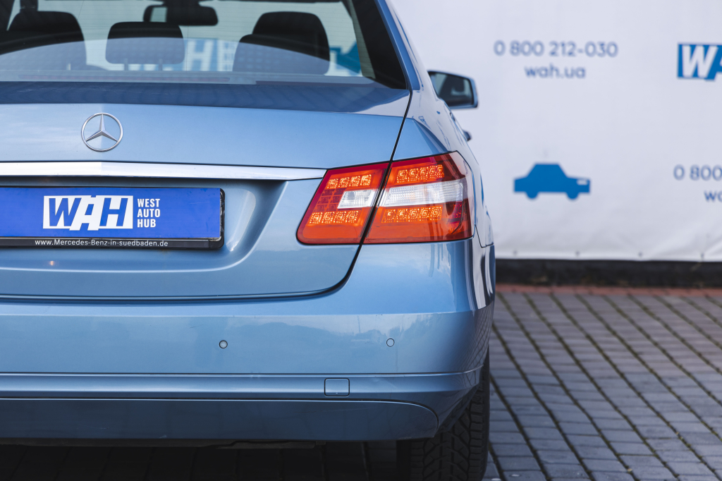 Mercedes-Benz E-Class 2010 фото 11