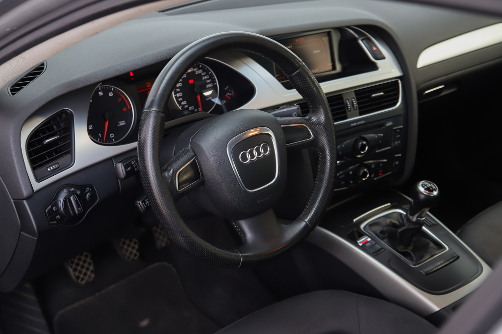 Audi A4 2008 фото 8