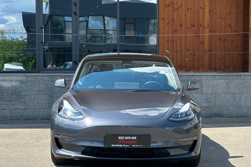 Tesla Model 3 2023 photo 1