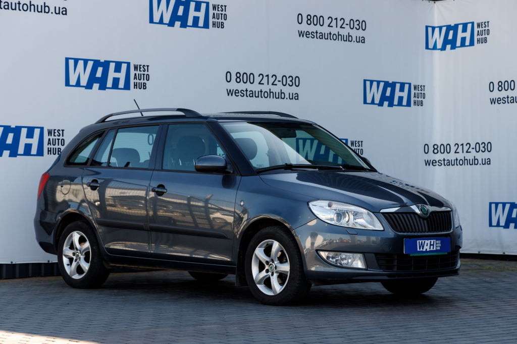 Skoda Fabia 2011 photo 2