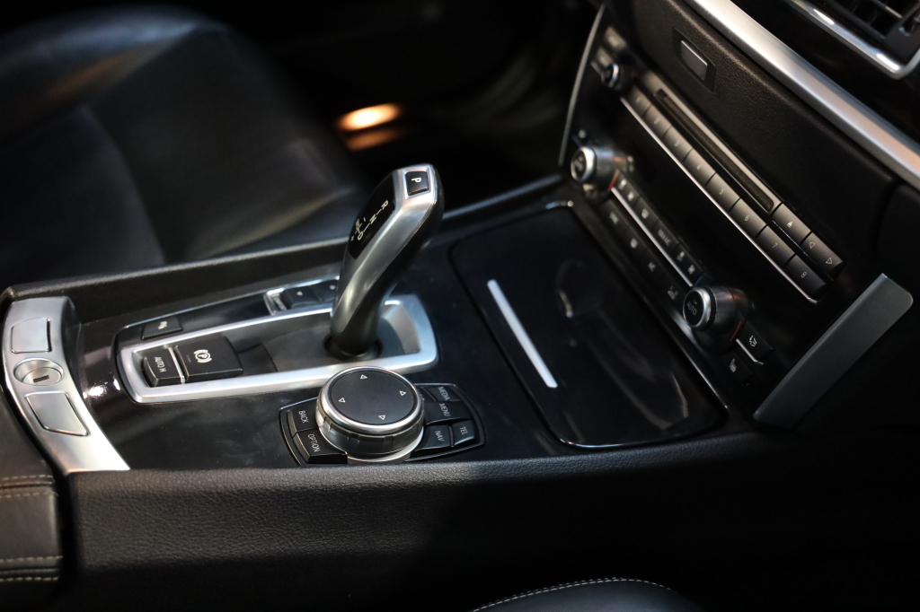 BMW 5 Series GT 2015 фото 27