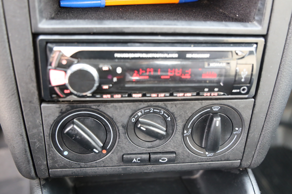 Volkswagen Golf 2001 photo 13