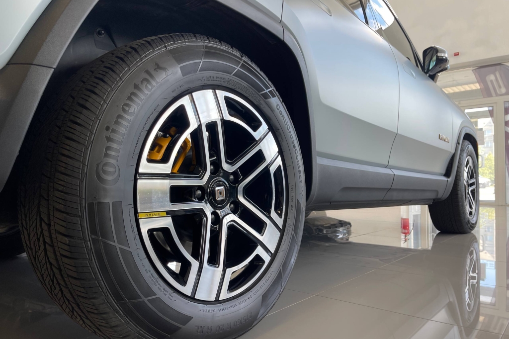 Rivian R1S 2023 photo 5