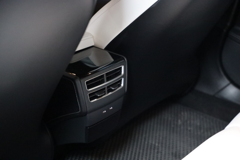 Tesla Model S 2017 фото 16