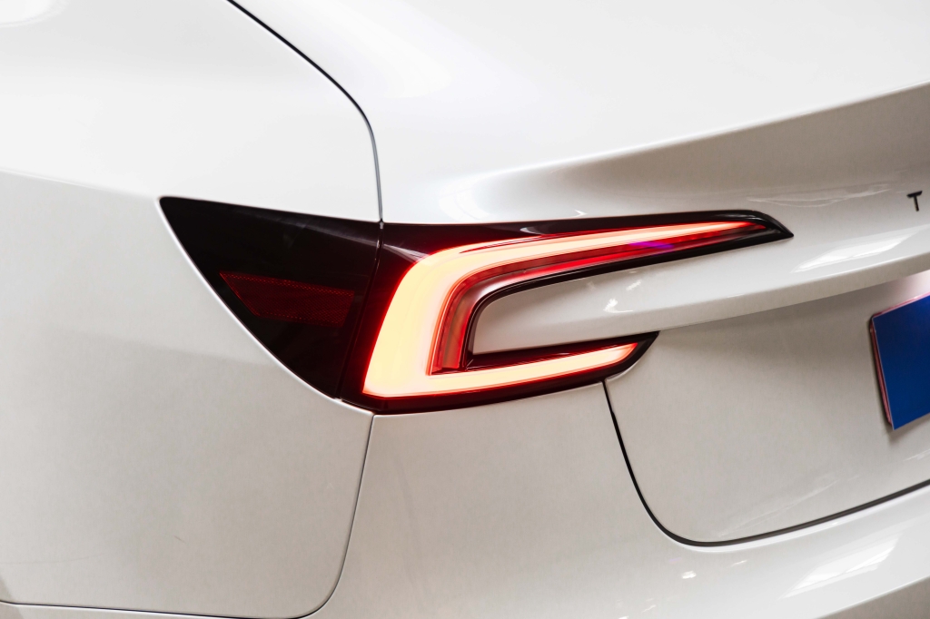 Tesla Model 3 2024 фото 12