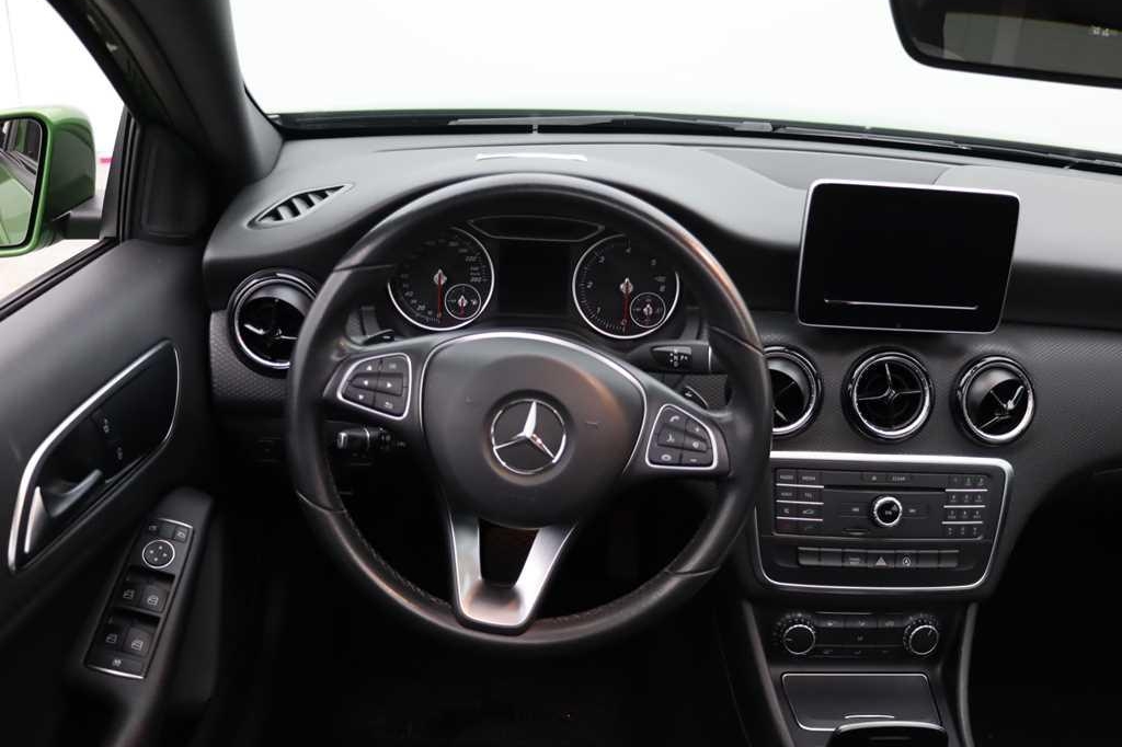 Mercedes-Benz A-Klasse 2017 photo 1