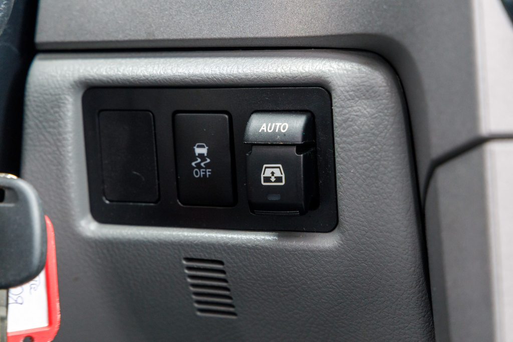 Toyota Sequoia SR5 2012 photo 17