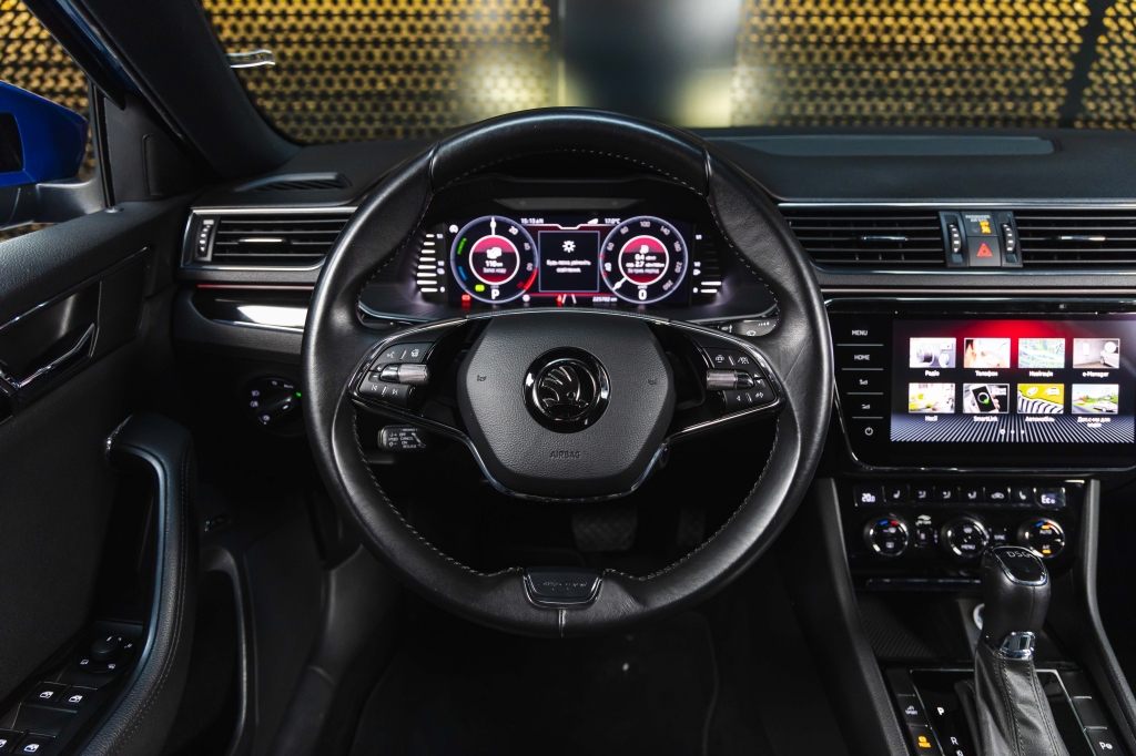 Skoda Superb Plug In Hybrid 2020 фото 23