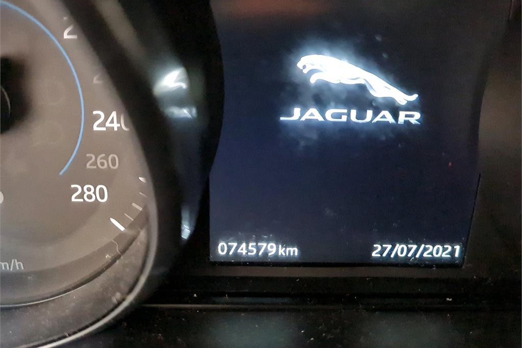 Jaguar XE 2016 photo 2