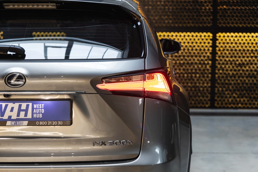 Lexus NX 300H 2016 фото 9