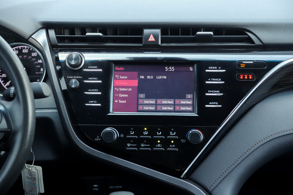 Toyota Camry LE 2017 фото 1