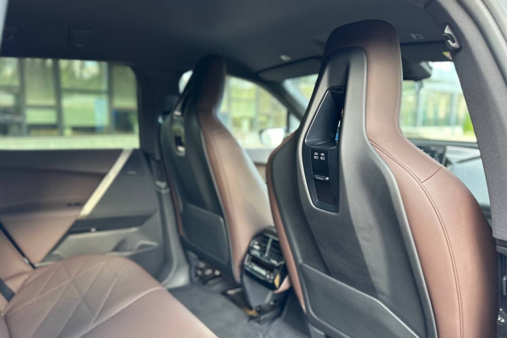 BMW iX xDrive40 2021 фото 16