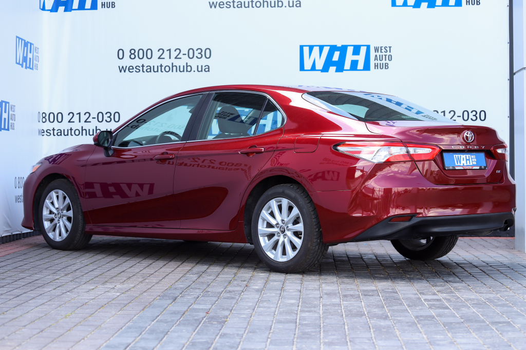 Toyota Camry LE 2017 фото 4
