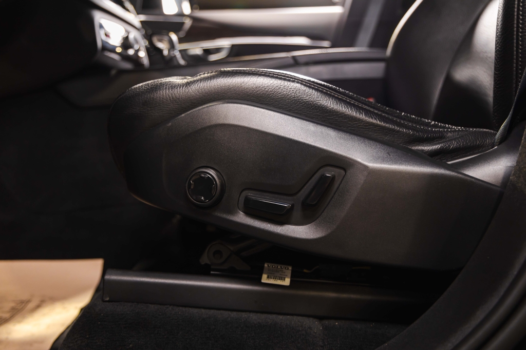 Volvo XC90 2018 фото 17