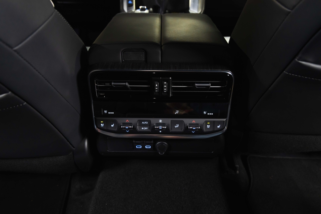 Toyota Land Cruiser GR 2023 фото 41