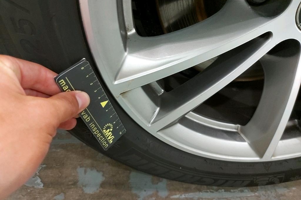 BMW 5 Series 2018 photo 10