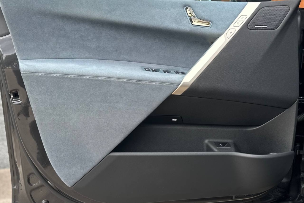 BMW iX 2021 photo 10