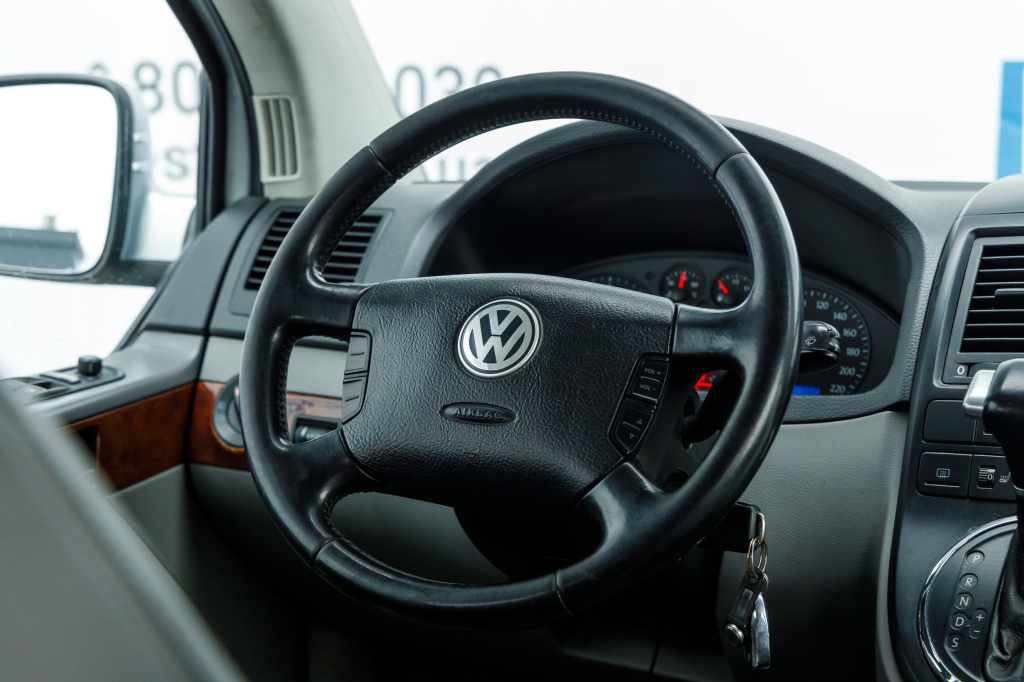 Volkswagen Multivan 2008 photo 17