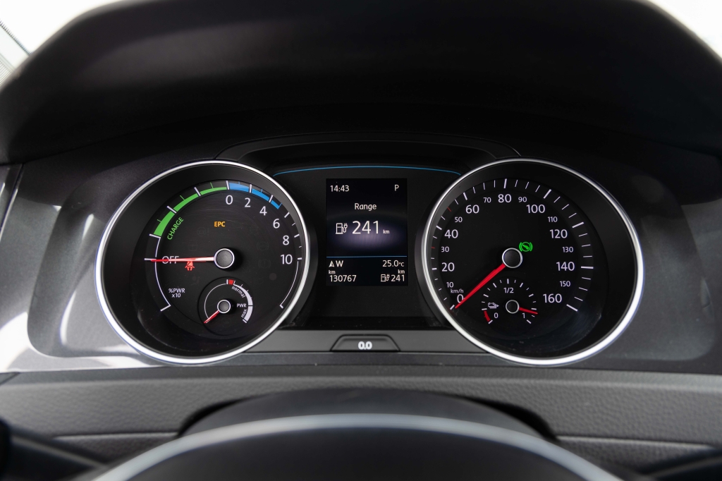 Volkswagen e-Golf 2018 фото 14