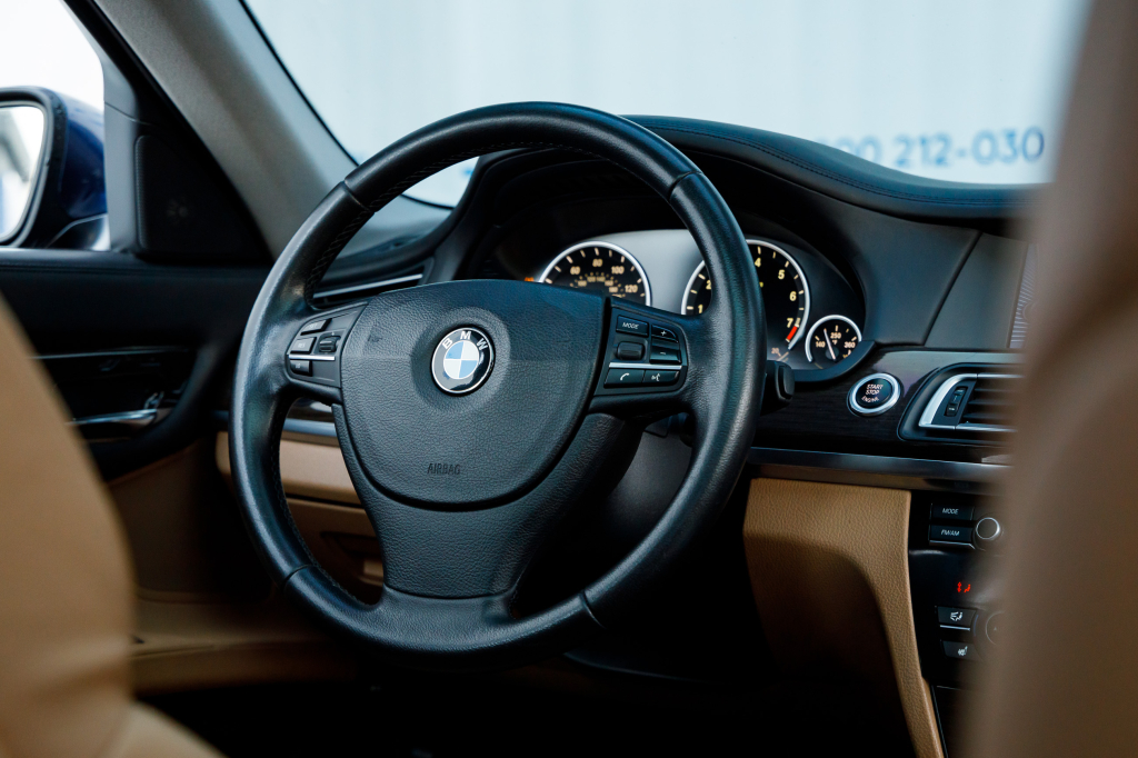 BMW 740 Li 2011 photo 28