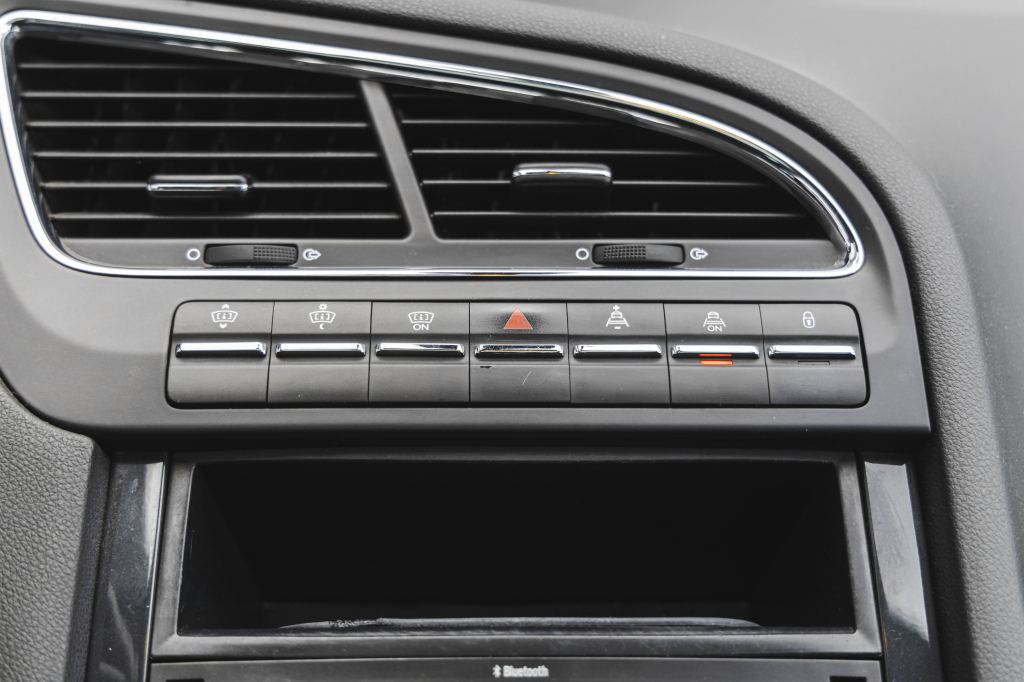 Peugeot 5008 2012 photo 30