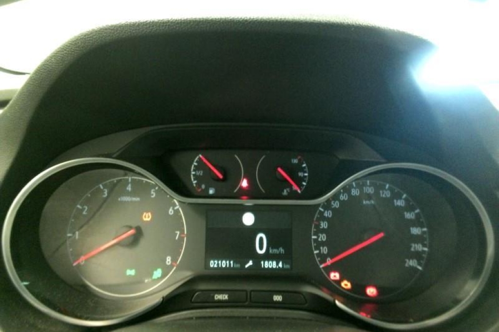 Opel Grandland X 2019 фото 2