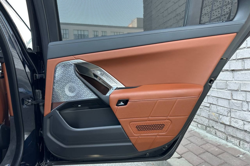 BMW 740 2023 фото 18