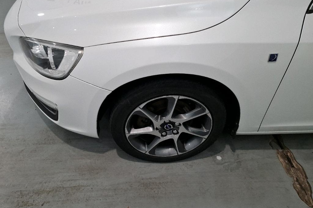 Volvo V60 2016 фото 26