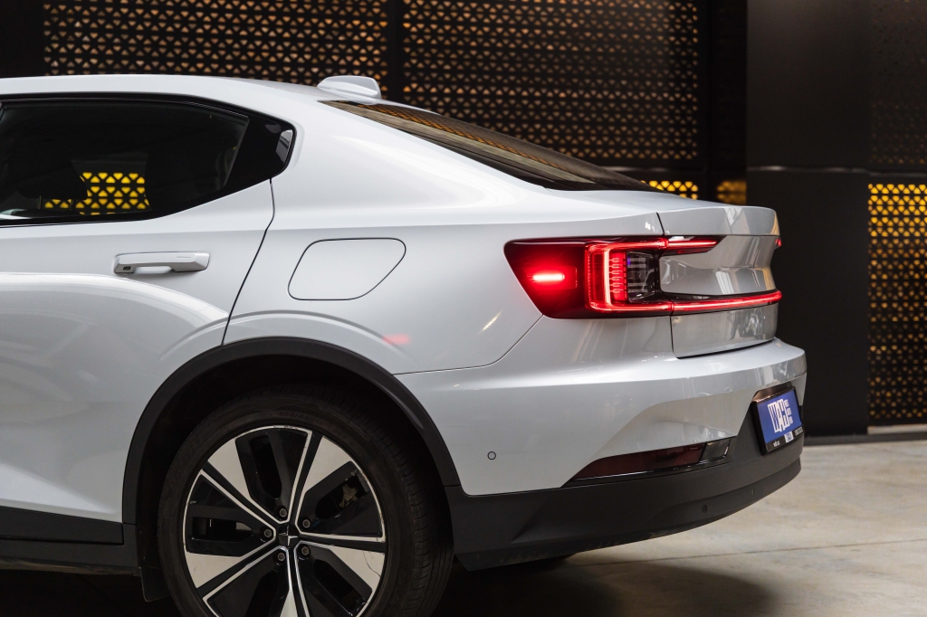 Polestar 2 2022 фото 11