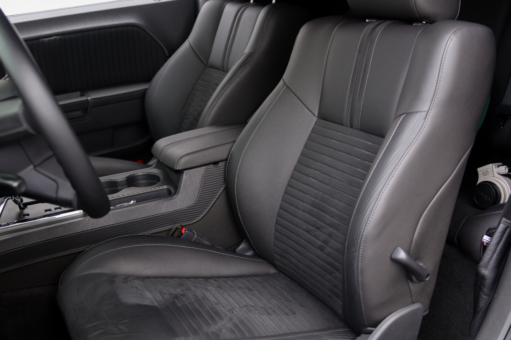 Dodge Challenger SE 2010 photo 24