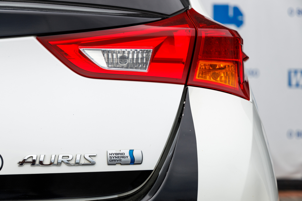 Toyota Auris Hybrid 2012 фото 26