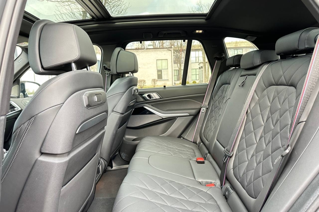BMW X5 M60i 2024 photo 18