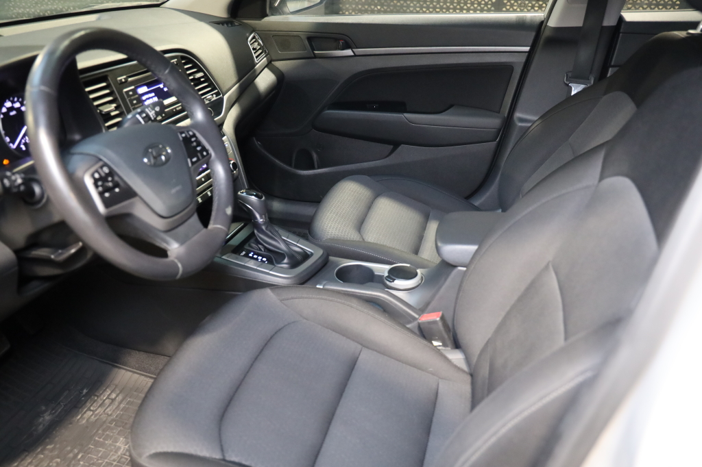 Hyundai Elantra 2016 фото 25