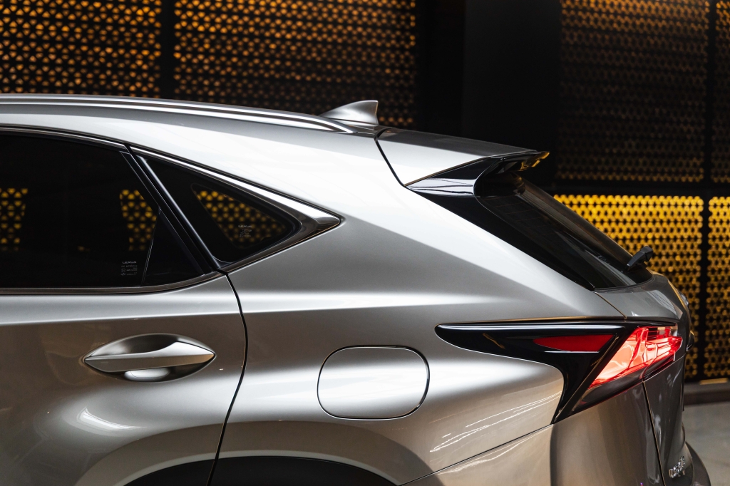 Lexus NX 300H 2016 фото 12