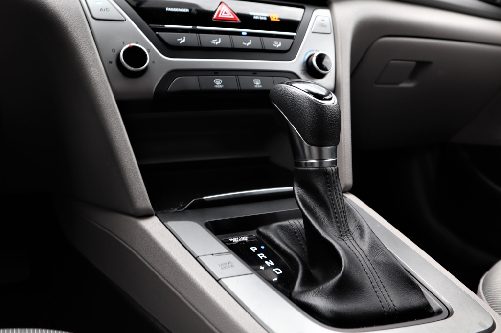 Hyundai Elantra SE 2017 фото 11