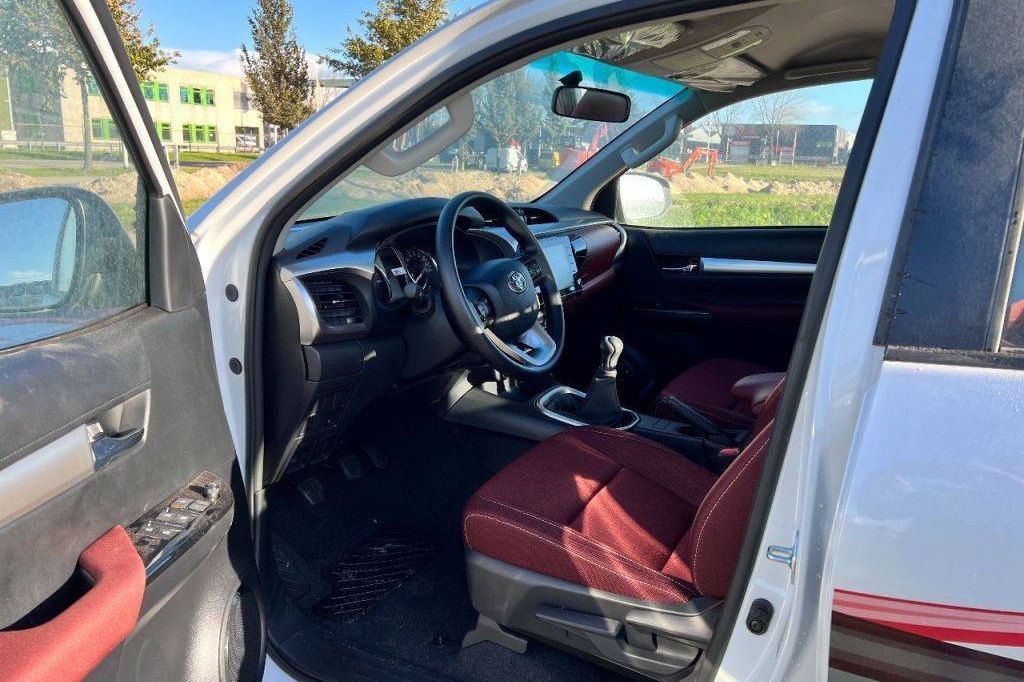 Toyota Hilux GLX SR5 4X4 2.4D 2023 фото 8