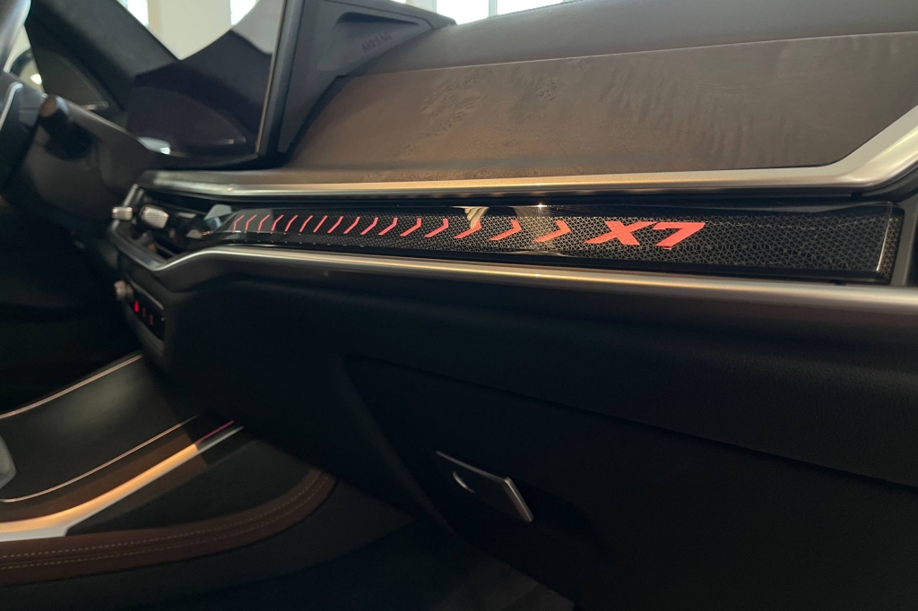 BMW X7 40d 2024 фото 16