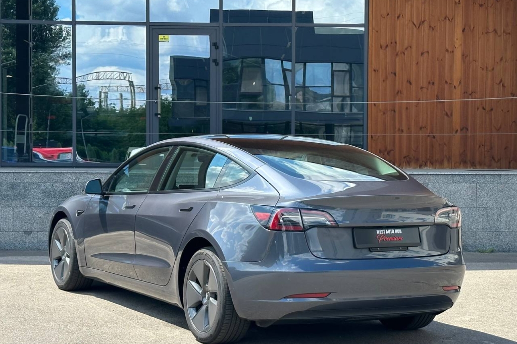 Tesla Model 3 2023 photo 4