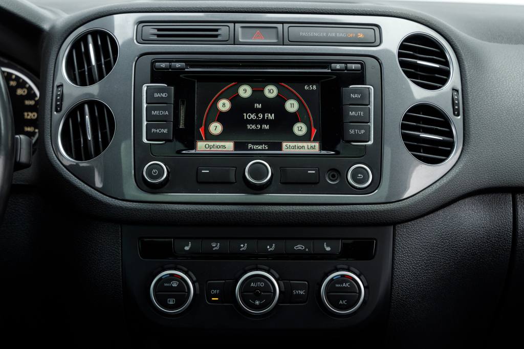 Volkswagen Tiguan S 2012 фото 7