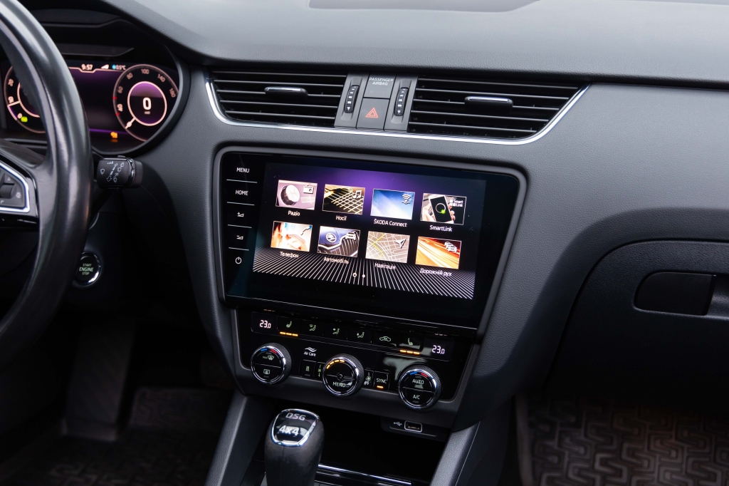 Skoda Octavia Laurin & Klement 2020 photo 37